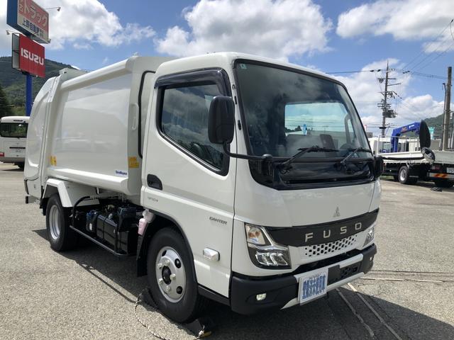 キャンター 　プレス式パッカー車　４．６ｍ３　新明和工業　２３５０ｋｇ積載　連続積込　汚水タンク付　標準幅　１０尺規格　リヤシャッター式扉　１５０馬力（1枚目）