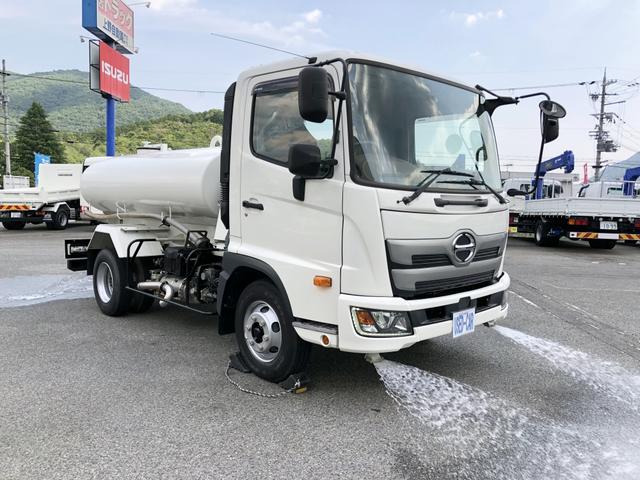 ヒノレンジャー 　散水車　３．９トン積載　極東開発工業製　ＬＨ０４－３０２Ｒ－Ａ　サブエンジン式　前方圧力散水　後方重力散水　標準幅　ベッドレス　アドブルー不要（1枚目）