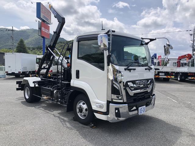 フォワード 　アームロール　新明和工業　３７５０ｋｇ積載　標準幅　ツインホイスト　コード付リモコン　手動式リヤジャッキ　キャブバックステップ　スムーサーＦｘ　２ペダル（1枚目）