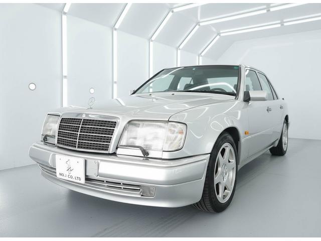Ｅクラス(メルセデス・ベンツ) Ｅ５００　１９９２ｙモデル　後期仕様　黒革　ＳＲ　ＬＴＤ用１８ｉｎＡＷ　カロッツェリアナビＴＶ　Ｂモニタ　Aftermarketキーレス　前席電動シート＆シートヒーター　点火系フルトラ式　ＭｏｔｅｃＥＣＵ　外ＨＩＤ　ＥＴＣ 中古車画像