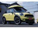 ＭＩＮＩ クーパーＳ　クロスオーバー　２インチリフトアップ　マッドタイヤ　ＭＩＮＩ純正ルーフキャリア　同色ルーフＢＯＸ　ＬＥＤスモークサイドウィンカー　スモークテール　社外ＨＤＤナビ（1枚目）