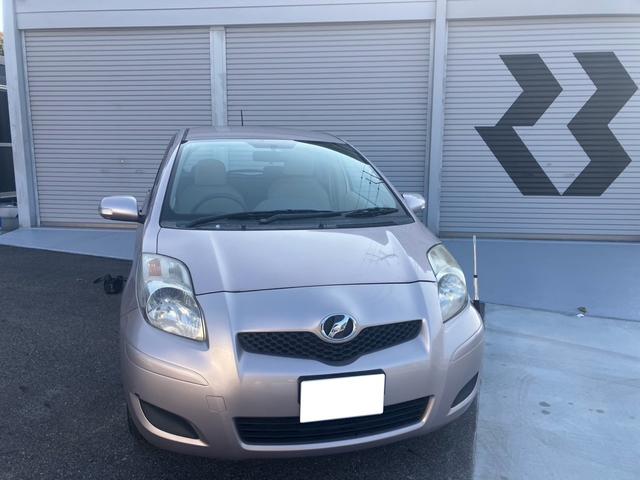 ヴィッツ FリミテッドII バックカメラ HID ナビ スマートキー 盗難防止システム 衝突安全ボディ 運転席 助手席 サイド エアバック ABS エアコン(1枚目)