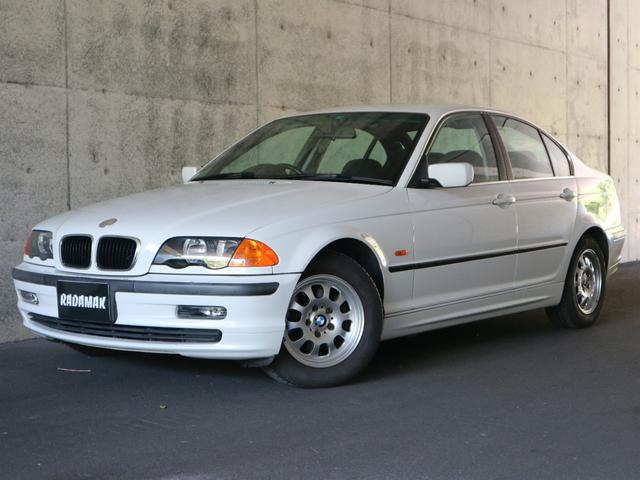 ３シリーズ(BMW) ３２０ｉ 中古車画像