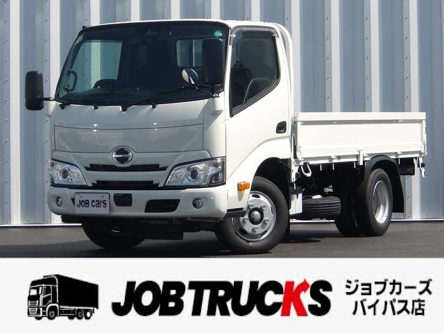 ベースグレード　平ボディ　標準　１０尺　２ｔ積　全低床　６ＭＴ　煽り開閉補助　バックモニター　ＥＴＣ２．０　衝突ブレーキ　レーンアシスト　横滑り　左電格ミラー　ドラレコ　デジタルミラー　コーナーセンサー　スマートキー