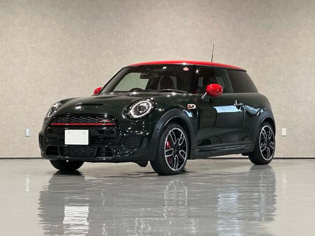 ＭＩＮＩ ジョンクーパーワークス　ユーザー買取車　ワンオーナー　６速マニュアル　レベルグリーンＩＩトーン　ＥＴＣ２．０　　バックカメラ　純正ナビ（1枚目）