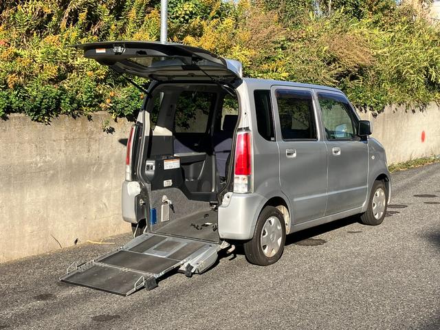 　福祉車両　スローパー　電動固定式　タイミングベルト交換不要　タイミングチェーン方式　電動格納ミラー　ＣＤオーディオ　後席無タイプ　８ナンバー３人乗り　車いす移動車　福祉車輌　介護タクシー　ワンオーナー