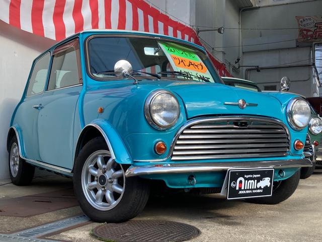 ローバー ＭＩＮＩ 　左ハンドル　ツインキャブ　エアコン　センターメーター　４ＭＴ　ツートンカラー