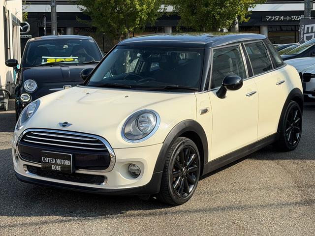 輸入車メインで、Ｇｏｏ鑑定中古車専門ディーラー！ ２８年４月登録！ペッパーパッケージ！デジタルインナーミラー装備！ぜひ！