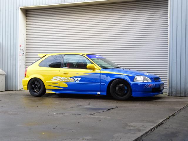 タイプＲ　レースベース　ＳＰＯＯＮカラー★ＳＰＯＯＮキャリパー★ＳＷ３８８★ＳＰＯＯＮステアリング★ＳＰＯＯＮシフトノブ★ＳＰＯＯＮ　ＥＣＵ★ゼロファイター車高調・マフラー★ダッシュ貫通７Ｐロールバー★レカロ★Ｄｅｆｉ追加