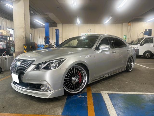 クラウンマジェスタ(トヨタ) Ｆバージョン　エアロ　車高調　ワーク２０インチ　黒革シート　イージークローザー　シートヒーター 中古車画像