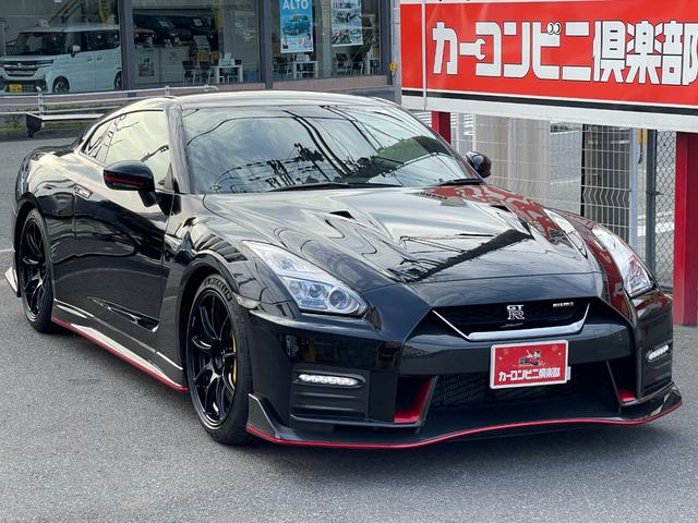 日産 ＧＴ－Ｒ ニスモ　ＭＹ２０モデル　６速ＡＴ　４ＷＤ　６００馬力　新車保証継承　スポーツリセッティング　カーボンルーフ　フロントカーボンフェンダー　カーボンウイング　レイズ製２０インチＡＷ　レカロ製シート　純正ナビＴＶ