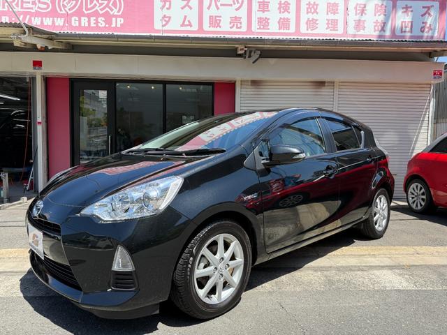 Ｓ　ハイブリッド車　スマートエントリー　カーナビ　バックカメラ　ステアリングスイッチ　リアプライバシーガラス　オートライト　シートリフター　１５インチアルミホイール