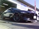 走行距離の少いMAZDA3ファストバックが入荷です! スマートブレーキサポートやパーキングセンサなど安全装備も充実しています!