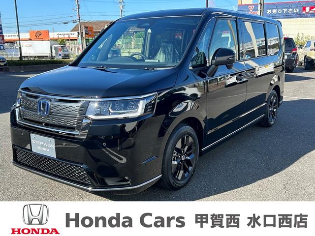 ｅ：ＨＥＶスパーダ　マルチビューカメラシステム　ＨｏｎｄａＳＥＮＳＩＮＧ　ＬＥＤアクティブコーナリングライト　２列目オットマン　運転席＆助手席シートヒーター　パワーテールゲート　１６インチアルミホイール