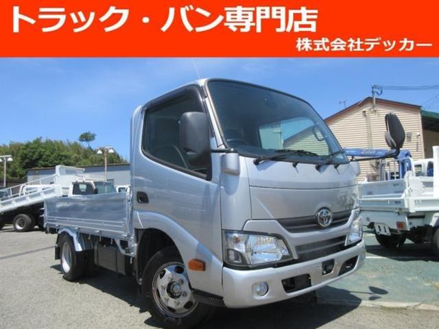 トヨタ １．３５トン　標準平　全低床　ＡＴ　荷寸３０９／１５９／３７　ターボ　両電格ミラー　ミラーヒーター　４速ＡＴ　１４４馬力　ＡＢＳ　ＰＳ　ＰＷ　取説　ロープフック　エアバック　排出ガス浄化装置　レベライザー　三方開　２トン車　２トンベース　２トントラック　平車　平