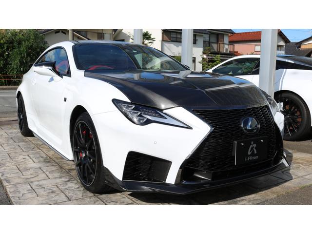 ＲＣ Ｆ パフォーマンスパッケージ　マクレビ　軽量鍛造アルミ　チタン４連エキゾーストマフラー　三眼フルＬＥＤヘッドランプ　ＩＴＳコネクト　カーボンＦスポイラー／エンジンフード／ルーフ／大型ロッカーフィン／Ｒウイング／Ｒディフーザー