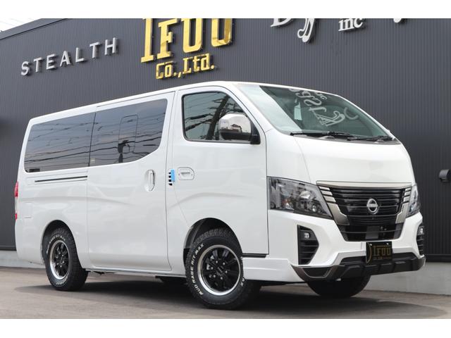 日産 キャラバン ロンググランドプレミアムＧＸ　２．４Ｄ－Ｔ４ＷＤグランドプレミアムＧＸカスタムコンプリートブラックヘッドライトバンパープロテクター１５ｉｎアルミＲＴタイヤバケットシートカバーベッドコンソールラゲッジ収納家具テーブル電動スライドドア