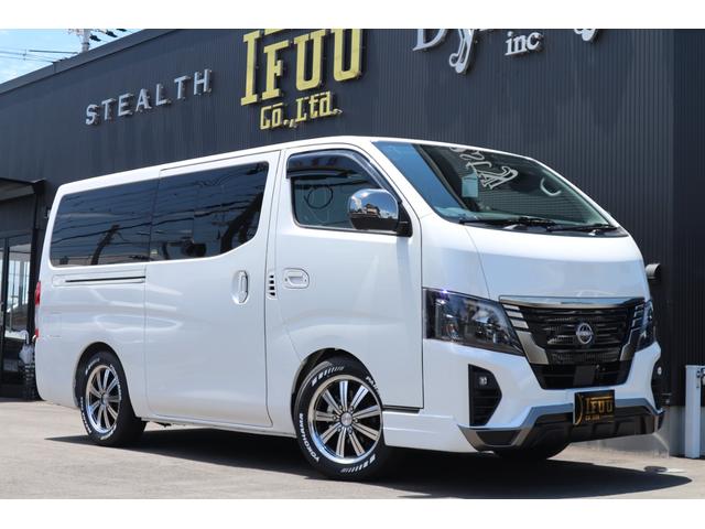 日産 キャラバン ロンググランドプレミアムＧＸ　５ナンバー乗用車登録８人３列シートＳＴＥＡＬＴＨミニバン仕様ＧＲＯＵＮＤバンパープロテクターインナーブラックヘッドライト１７ｉｎアルミローダウン１０ｉｎナビ後席モニター天井スピーカーセンターコンソール