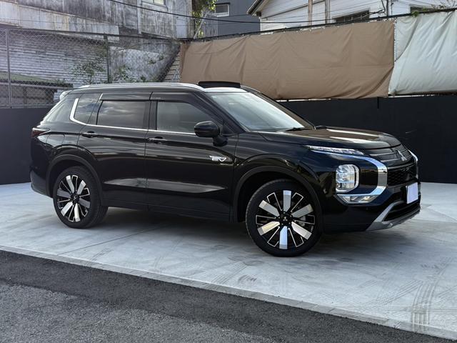 アウトランダーPHEV（三菱）Ｐエグゼクティブパッケージ　パノラマサンルーフ　ルーフレール　１２．３型ナビＴＶ　３６０ビュー　茶革シート　マイパイロット　ｅアシスト　デジタルミラー　２０ＡＷ　シートヒーター前／２列目　シートベンチレーション　パワートランク 中古車画像