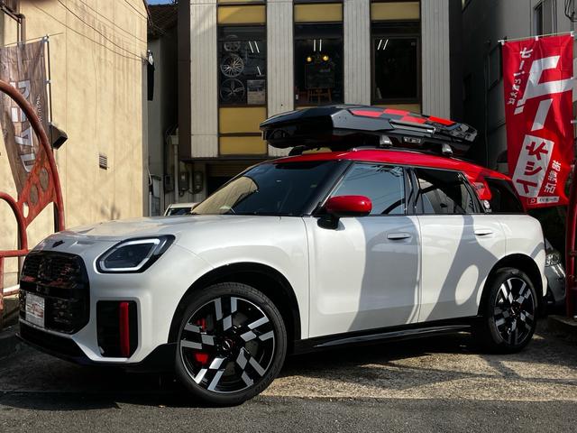 ジョンクーパーワークス　カントリーマンオール４ＪＣＷ　Ｌパッケージ　スーリーモーションスリー　純正２０インチアルミ　べスキンシート　ナビゲーションＡＲ　パークングアシストプラス　ＨＡＲＭＡＮ／ＫＡＲＤＯＮサラウンドサウンドシステム　左右シートヒーター