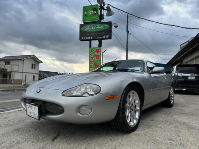 ＸＫＲ　メーカーナビ　ＥＴＣ　本革巻きステアリング　ブラックレザーシート　運転席助手席パワーシート　シートヒーター　純正１８インチアルミホイール　ＣＤチェンジャー