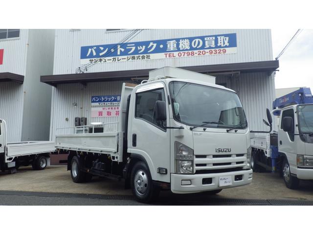 いすゞ エルフトラック 　低床３ｔ平ボディ／ワイドロング／積載３０００ｋｇ／荷台鉄板張り／６速マニュアル／エアコン／パワステ／パワーウインドウ／ＥＴＣつき／仕上げ済み