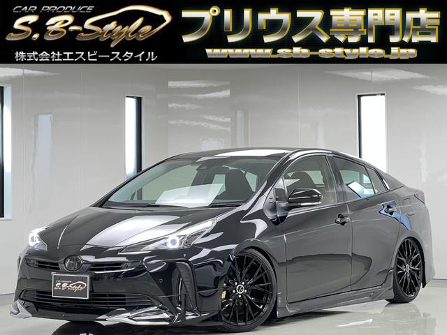 プリウス Ｓ　ガングリップコンビハンドル／１９インチＡＷ／バックカメラ／ビルトインＥＴＣ／クルーズコントロール／車線逸脱警報／トヨタセーフティセンス／Ｂｌｕｅｔｏｏｔｈ接続／エアロ／スモーク／ローダウン／イカリング（1枚目）