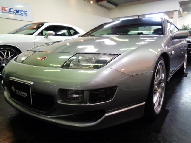 フェアレディＺ(日産) バージョンＳ　最終型ソニックシルバーＭカラー最終専用エアロカーボンルーフＶＧ３０ＤＥＶ６エンジン５ＭＴ４本出しマフラＴＥＩＮDampersＪＢＴキャリパ大型ローターＢＲＩＤＥシート１９ＡＷスウェードインテリアＴベルト交換済 中古車画像