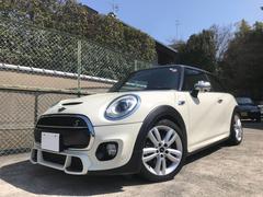 ＭＩＮＩ　ＭＩＮＩ　クーパーＳ　ＪＣＷスタイリング　ＪＣＷ１７ＡＷ＆ステアリング＆シフトノブ＆エアロ　コンフォートアクセス