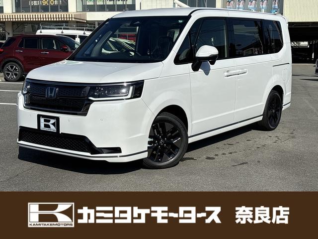 ｅ：ＨＥＶスパーダ　登録済み未使用車　バックカメラ　クリアランスソナー　オートクルーズコントロール　レーンアシスト　衝突被害軽減システム　両側電動スライドドア　オートライト　ＬＥＤヘッドランプ　スマートキー