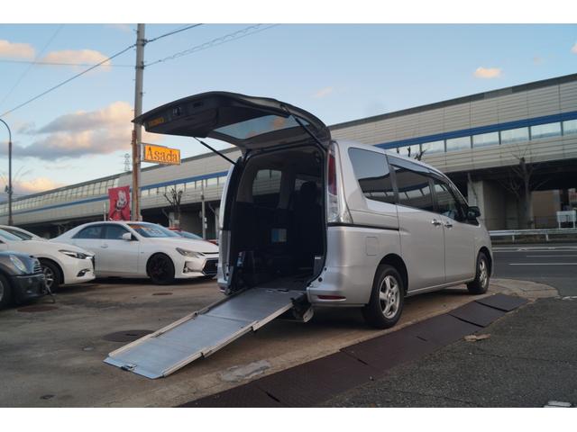 日産 セレナ 　福祉車両　スローパー　車いす２台積　ストレッチャー対応