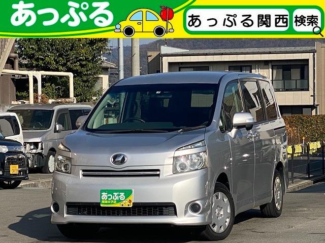 トヨタ ヴォクシー Ｘ　ユーザー様買取車両　禁煙車　８人乗り　社外ＤＶＤナビ（ＣＤ／ＤＶＤ／ＭＤ）　ＥＴＣ　オートエアコン　ウィンカー付き電動格納ミラー　キーレス　レベライザー