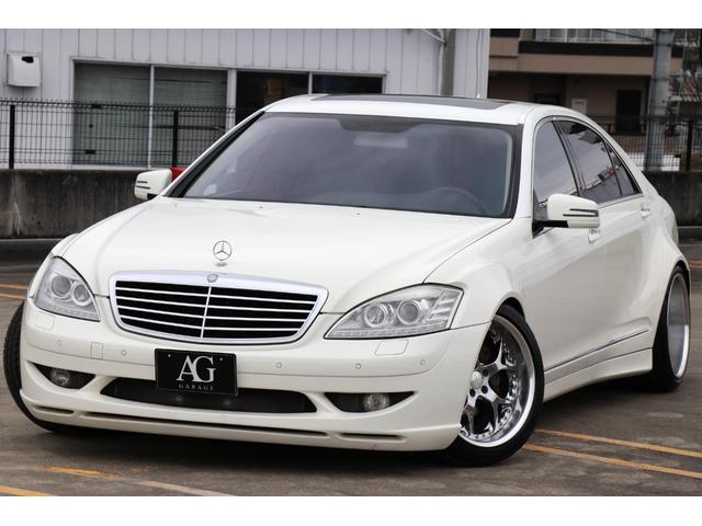 メルセデス・ベンツ Ｓクラス Ｓ５００ロング　左ハンドル　７ＡＴ　ローダウン　社外１９インチアルミホイール　サンルーフブラックレザーシート　純正ナビ　Ｂカメ　ＤＶＤ再生可　クルコン　ＥＴＣ　両席Ｐシート　キセノンヘッドライト