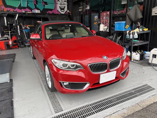 ＢＭＷ ２シリーズ ２２０ｉカブリオレ　ラグジュアリー　６か月走行無制限保証　カブリオレ　ラグジュアリー　シートヒーター左右　オープンカー