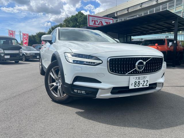 Ｖ９０ クロスカントリー　Ｄ４　ＡＷＤ　モメンタム　スマートキー　ベージュ本革シート　純正ＨＤＤナビ　フルセグＴＶ　３６０℃カメラ　シートヒーター　パワーシート　ＥＴＣ　電子パーキングブレーキ　Ｂｌｕｅｔｏｏｔｈ機能　ドライブレコーダー（1枚目）