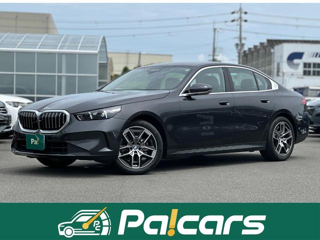 ５２３ｉ　エクスクルーシブ　プラスパッケージ・コンフォートドライビングパッケージ・ドライビングアシストプロフェッショナル・パーキングアシストプロフェッショナル・ヘッドアップディスプレイ・パーフォレーテッドキルトヴェガンザ
