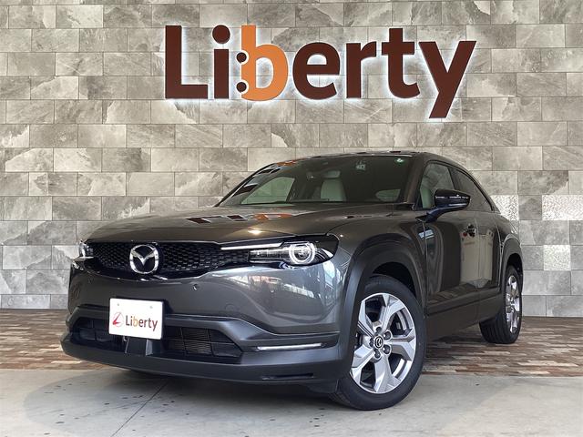 車両周辺をカメラ映像で確認できる機能！全周囲カメラ！ アイドリングストップ　電動格納ミラー　シートヒーター　ＡＴ　ＡＢＳ