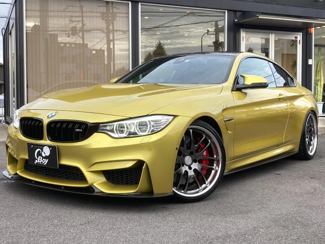 ＢＭＷ Ｍ４ Ｍ４クーペ　車高調　Ｆｒｅｉｈｅｉｔ２０ｉｎＡＷ　美響マフラー　カーボンルーフ　カーボンスポイラー　リアカーボンディフューザー　赤革シート　純正ＨＤＤナビ　地デジＴＶ　前席パワーシート　シートヒーター　ＥＴＣ