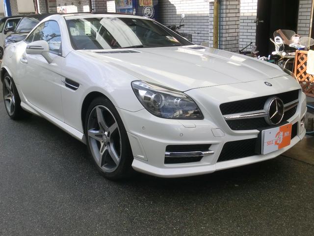 メルセデス・ベンツ ＳＬＫ ＳＬＫ２００カーボンルックエディション　ダイヤモンドホワイト（カーボンルック専用カラー）　マジックスカイルーフ　ＡＭＧ１８インチ（専用チタニウムカラー純正品）