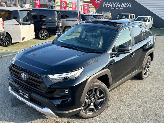 トヨタ ＲＡＶ４ ハイブリッドアドベンチャー　メーカーＯＰ（スペアタイヤ／１０．５インチディスプレイオーディオ／パノラミックビューモニター／パノラマルーフ／ハンズフリーパワーバックドア／デジタルインナーミラー／専用フロントグリル／オートハイビーム