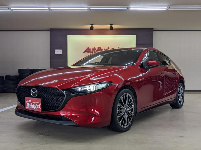 マツダ ＭＡＺＤＡ３ファストバック ＸＤバーガンディ　セレクション　ワンオーナー　純ナビ　クルコン　全方位カメラ　Ｐシート　シートヒーター　外１８ＡＷ