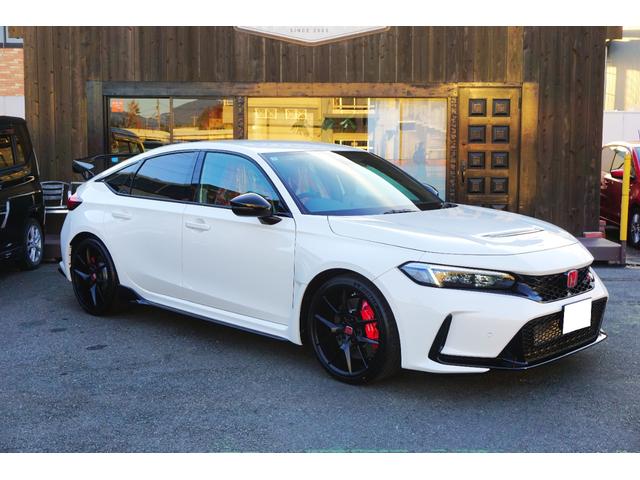 シビック(ホンダ) タイプＲ　登録済未使用車　走行距離１０Ｋｍ　６速マニュアル車　バックカメラ　ナビフルセグＴＶ　Ｂｌｕｅｔｏｏｔｈ　ＥＴＣ　純正１９インチホイール 中古車画像