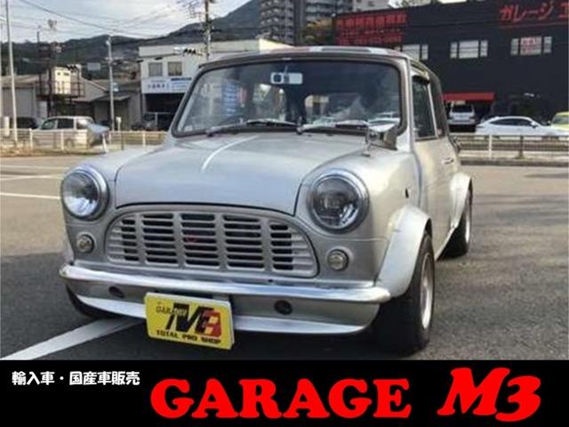 ＭＩＮＩ クーパー　ハイローキット　社外１０インチＡＷ　社外マフラー　社外オーバーフェンダー　黒レザー調シートセンターメーター　ルーフライニング　ユニオンジャック柄ルーフ　クラシックステアリング　社外オーディオ　４．４（1枚目）