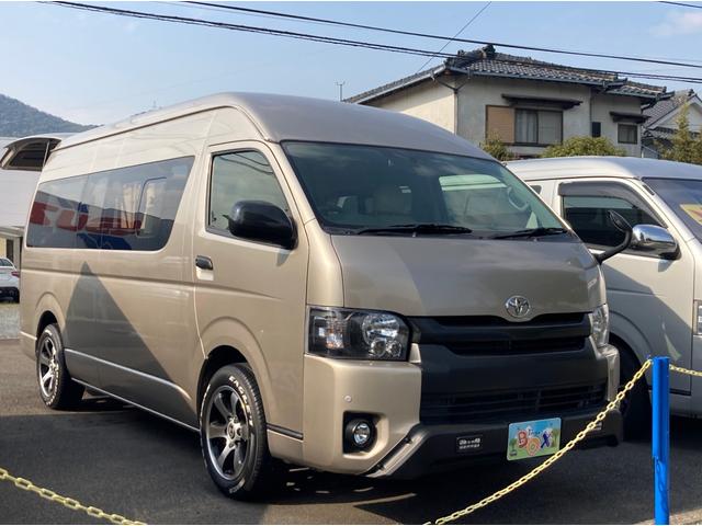 トヨタ ハイエースバン 　グランドキャビン　車中泊仕様　社内新品架装　バンデラ仕様　ベットキッド　ホワイトレター　社外アルミ　電動スライド　バックカメラ　メモリーナビ　１０人乗りワゴン　３００ナンバー　ＥＴＣ　ウォークスルー