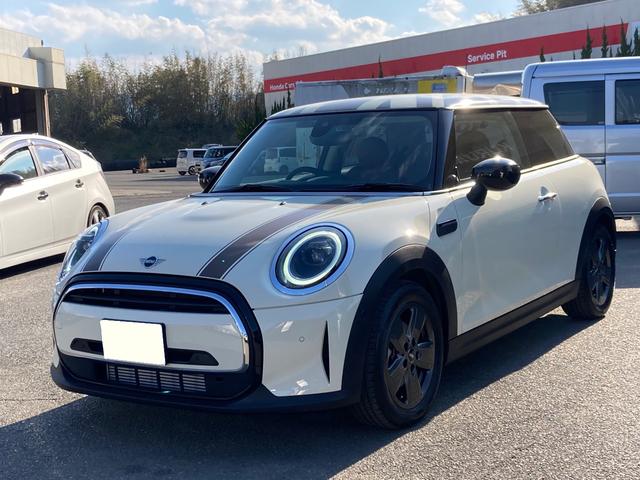 ＭＩＮＩ ＭＩＮＩ クーパーＤ　エッセンシャル・トリム　ＡｐｐｌｅＣａｒＰｌａｙ対応　デジタルメーター　ブラックホイール　フロントシートヒーター　前後パークセンサー　ＬＥＤヘッドライト　スマートキー　ドライブレコーダー