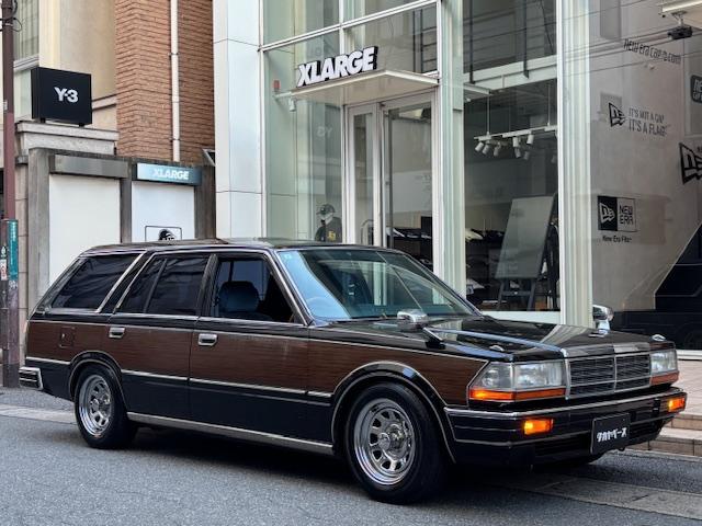 ポルシェのメタリックの黒へ塗装しました。