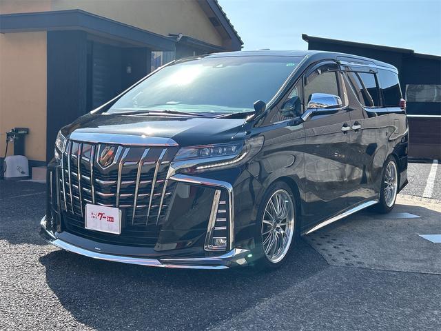 天気のいい日に快適なドライブを！サンルーフ付！ ＬＥＤヘッドランプ　サンルーフ　電動リアゲート　スマートキー　３列シート