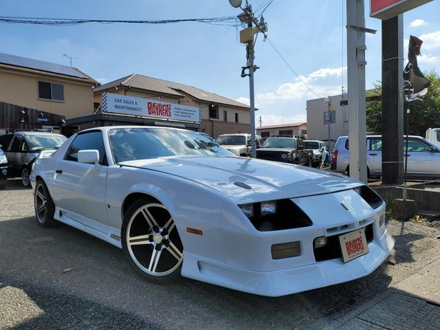 シボレー シボレーカマロ Ｚ２８　ディーラー車　３８３エンジン　ＴＨ７００Ｒ４強化ＡＴコンバーター　エーデルインマニ＆エキマニ　ＢＯＭシフター　ファイナルダウン　ハイスロットル　新品１８インチＡＷ＆タイヤ　天張り張替済　純正パーツ保管