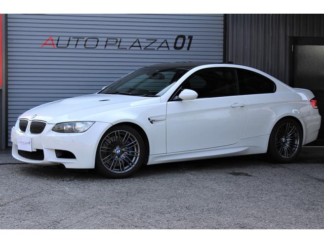 M3クーペ DCT Mドライブパッケージ 黒革 カーボンルーフ 純正ナビ フルセグ バックカメラ メモリー機能付きパワーシート シートヒーター クルーズコントロール クリアランスソナー ETC(1枚目)