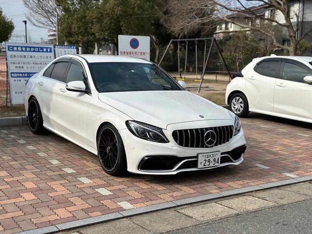 メルセデス・ベンツ Ｃクラス Ｃ２５０スポーツ　Ｃ６３仕様／Ｃ６３仕様バンパー／ディフューザー／トランクスポイラー／パナメリカーナグリル／Ｃ６３仕様ブレーキキャリパー／Ｃ６３仕様アルミホイール／レーダークルーズ／バックカメラ／コーナーセンサー